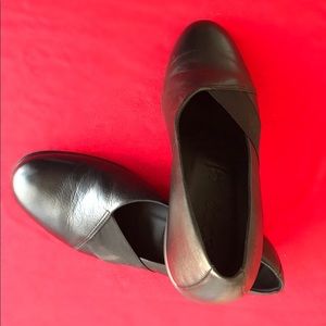 NWOT ECCO FELICIA SLIP ON I